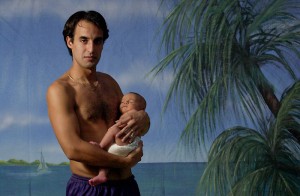 Darío Husaín, deportista, junto a su hijo Gastón. Buenos Aires, Argentina. 2003.